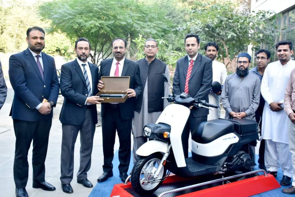 Honda Benly e Motorbike for UET Lahore  Synertizes Academic Industry Linkage and Paves the Way for Technology and New Skills