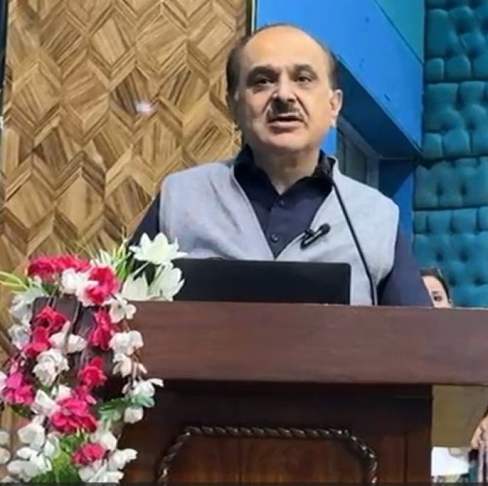 39/25 How Does the Federal Secretary Envision AI Benefits in Education?