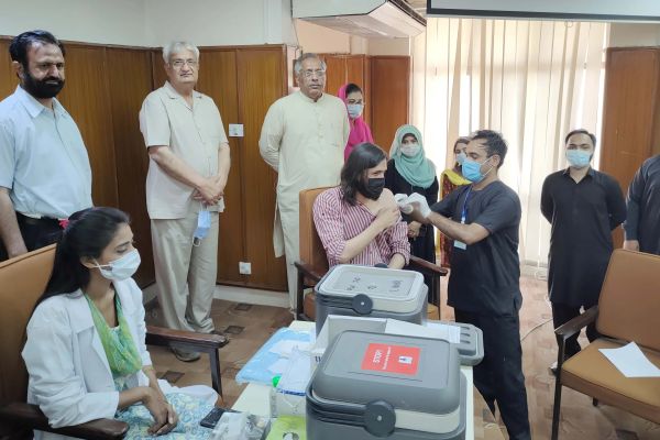 05/21 National Skills University Islamabad Employees And Students Get Vaccinated